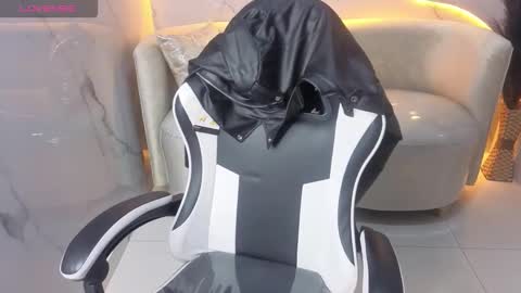 Snapshot of skyler_gracee_tx chatting on 10.27.25 Live 800am 200pm COLOMBIAN HOUR online show from 10.27.25