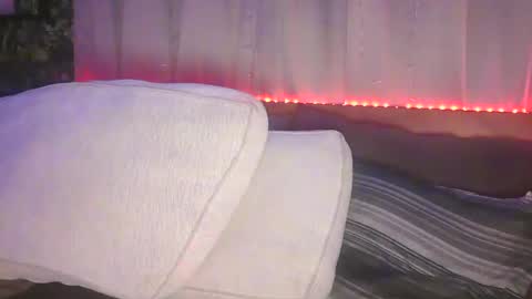 skyonetoo3 online show from 10.04.25