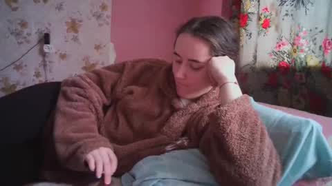 Snapshot of skyressie333 chatting on 12.16.24 skyressie333 online show from 12.16.24