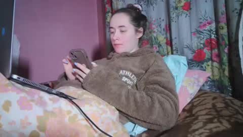 Snapshot of skyressie333 chatting on 12.16.24 skyressie333 online show from 12.16.24