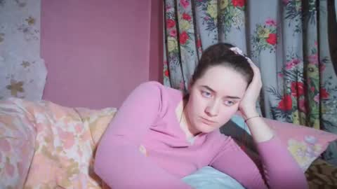 Snapshot of skyressie333 chatting on 12.17.24 skyressie333 online show from 12.17.24