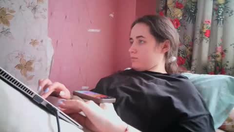 Snapshot of skyressie333 chatting on 12.22.24 skyressie333 online show from 12.22.24