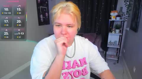 Snapshot of skytrisha chatting on 09.16.25 skytrisha online show from 09.16.25
