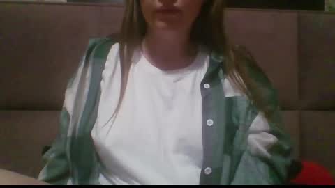 Snapshot of sladkiegubki chatting on 11.15.25 Sladkiegubki online show from 11.15.25