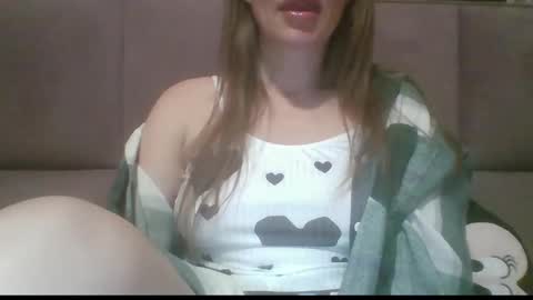 Snapshot of sladkiegubki chatting on 11.17.25 Sladkiegubki online show from 11.17.25