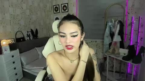 Snapshot of slaughtyalexxx chatting on 02.21.25 Alexandria my love online show from 02.21.25