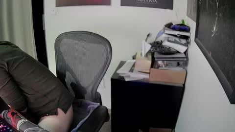 Snapshot of slave2pussy chatting on 03.02.25 slave2pussy online show from 03.02.25