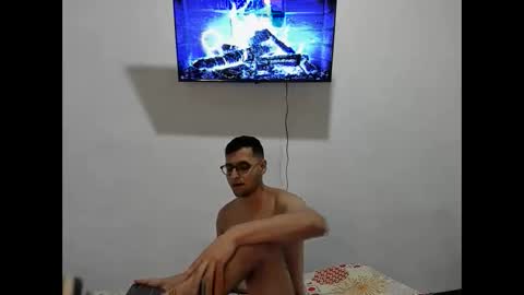 Snapshot of slayer19tm chatting on 10.19.25 slayer19tm online show from 10.19.25