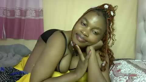 Snapshot of slayslay002 chatting on 12.12.24 Rose online show from 12.12.24