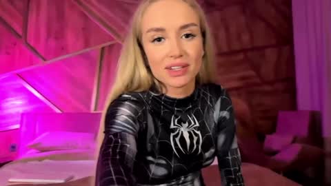 Slemgem Amy  friends online show from 12.15.24