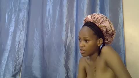 Snapshot of slim_alicia chatting on 11.05.25 Alicia online show from 11.05.25