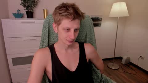 Snapshot of slim_andy chatting on 10.05.25 Andy online show from 10.05.25