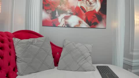 Paola  online show from 02.05.25