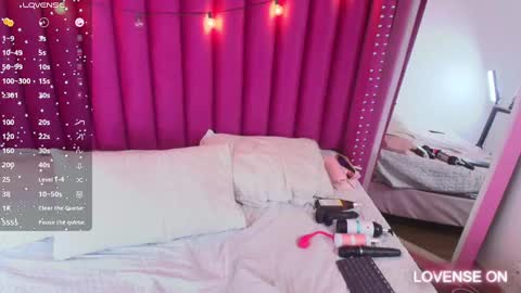 Snapshot of slutlittlecamila chatting on 01.08.25 CAMILA  online show from 01.08.25