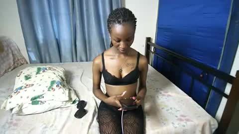 Snapshot of slutty_baddie chatting on 10.25.25 slutty_baddie online show from 10.25.25