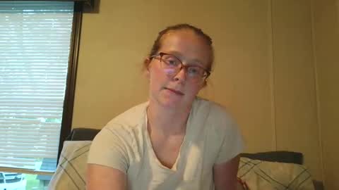 Snapshot of slutty_redhead3 chatting on 10.24.25 Slutty redhead3 online show from 10.24.25