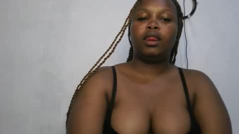 Snapshot of slutty_shan chatting on 10.18.25 slutty_shan online show from 10.18.25
