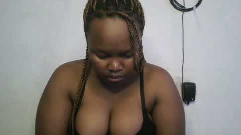 Snapshot of slutty_shan chatting on 10.25.25 slutty_shan online show from 10.25.25