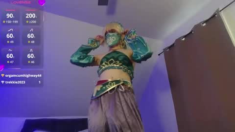 Natsu online show from 10.31.25