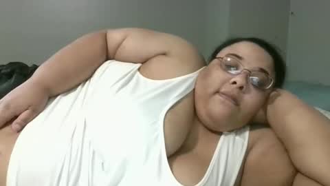 Snapshot of sluttyjess31 chatting on 05.13.26 Jessica online show from 05.13.26