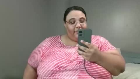 Snapshot of sluttyjess31 chatting on 05.14.26 Jessica online show from 05.14.26