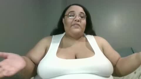 Snapshot of sluttyjess31 chatting on 05.17.26 Jessica online show from 05.17.26