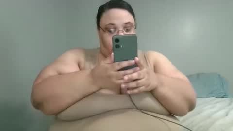 Snapshot of sluttyjess31 chatting on 05.23.26 Jessica online show from 05.23.26