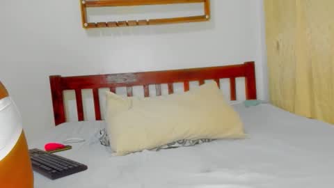 Snapshot of sluttysam_ chatting on 09.11.25 Sexyslutt online show from 09.11.25