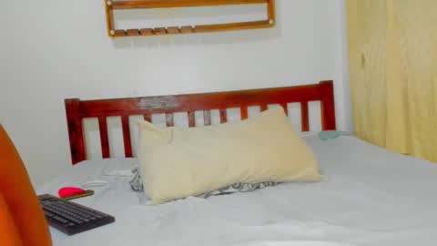 Snapshot of sluttysam_ chatting on 09.16.25 Sexyslutt online show from 09.16.25