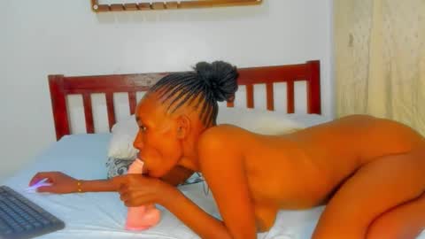 Snapshot of sluttysam_ chatting on 09.18.25 Sexyslutt online show from 09.18.25