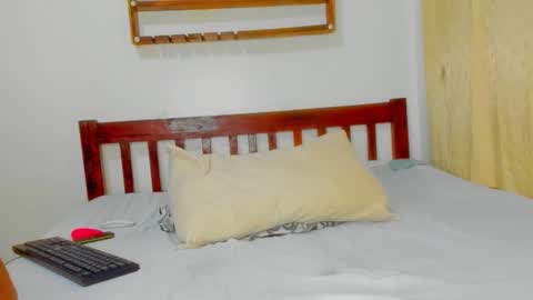 Snapshot of sluttysam_ chatting on 09.25.25 Sexyslutt online show from 09.25.25