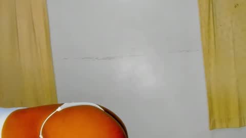 Snapshot of sluttysam_ chatting on 10.15.25 Sexyslutt online show from 10.15.25