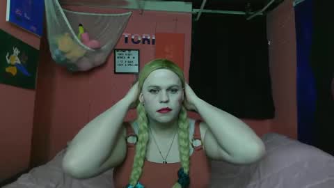 Snapshot of sluttytorismith chatting on 02.15.25 Tori Smith online show from 02.15.25