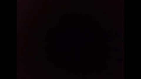 Snapshot of small_1986 chatting on 10.28.25 transmisin gratuita bajo demanda free broadcast on demand online show from 10.28.25