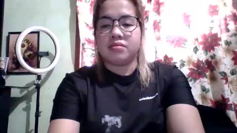 Snapshot of small_boobs59 chatting on 10.04.25 Lovewella online show from 10.04.25