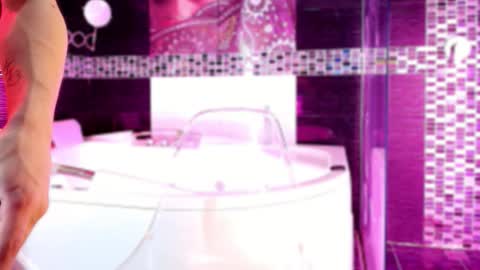 Small Hot19 online show from 12.19.25