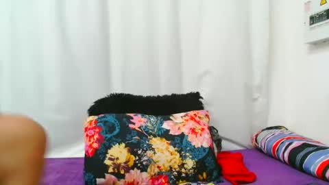 Snapshot of smallboobsxx chatting on 10.13.25 smallboobsxx online show from 10.13.25