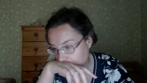 Snapshot of smart_rose chatting on 06.18.26 smart_rose online show from 06.18.26