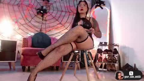 Snapshot of smi_samara chatting on 10.29.25 smi_samara online show from 10.29.25