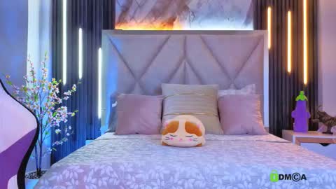 smile__1 online show from 11.19.25