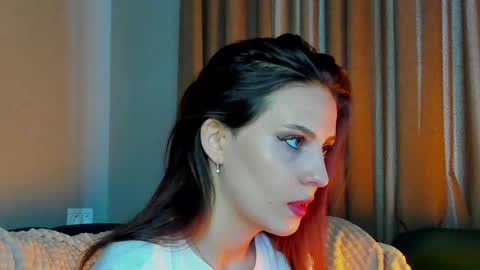 Snapshot of smile_forever_ chatting on 09.15.25 Bella online show from 09.15.25