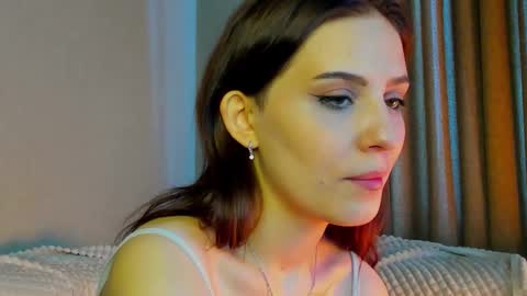 Snapshot of smile_forever_ chatting on 09.17.25 Bella online show from 09.17.25