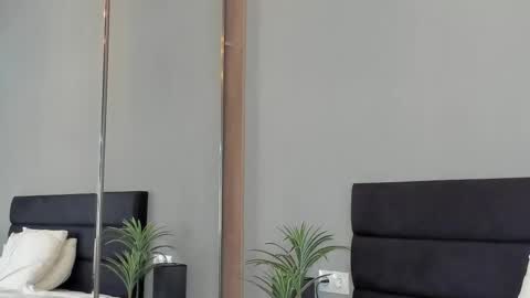 Snapshot of smile_forever_ chatting on 10.14.25 Bella online show from 10.14.25