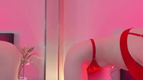 Snapshot of smile_forever_ chatting on 10.27.25 Bella online show from 10.27.25