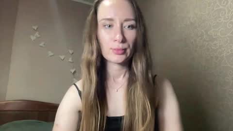 Snapshot of smilequeen_ chatting on 10.13.25 smilequeen_ online show from 10.13.25