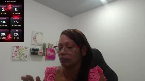 Snapshot of smilet_milf chatting on 10.12.25 Smileth online show from 10.12.25
