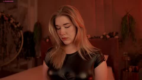 Mia online show from 09.14.25