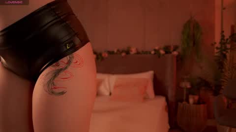 Mia online show from 09.21.25