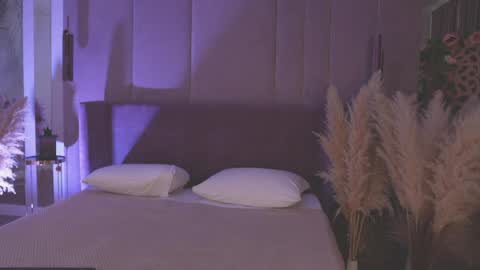 Mia online show from 04.13.26