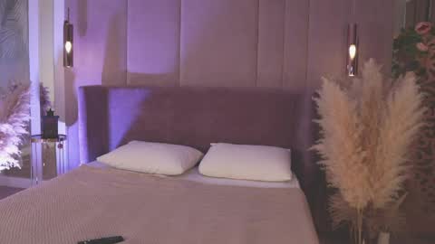 Mia online show from 04.14.26